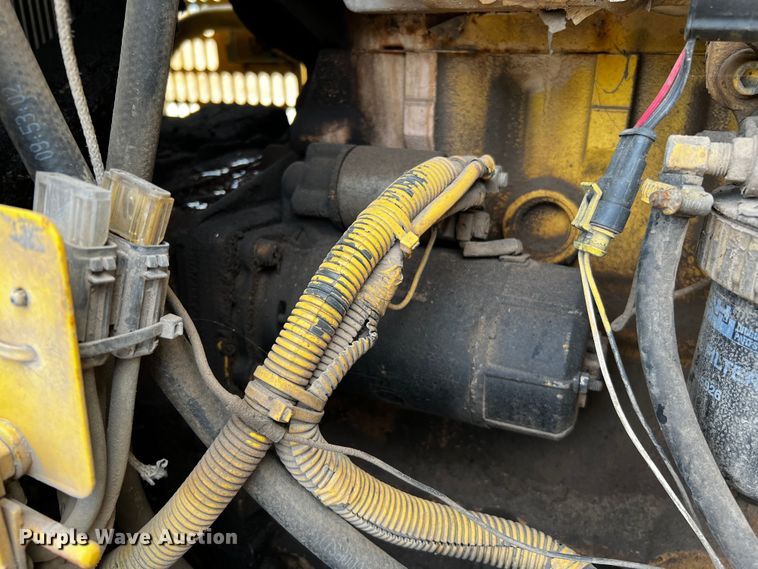 image for item DQ2037 2000 New Holland RG140  motor grader