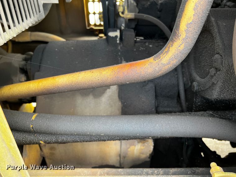 image for item DQ2037 2000 New Holland RG140  motor grader