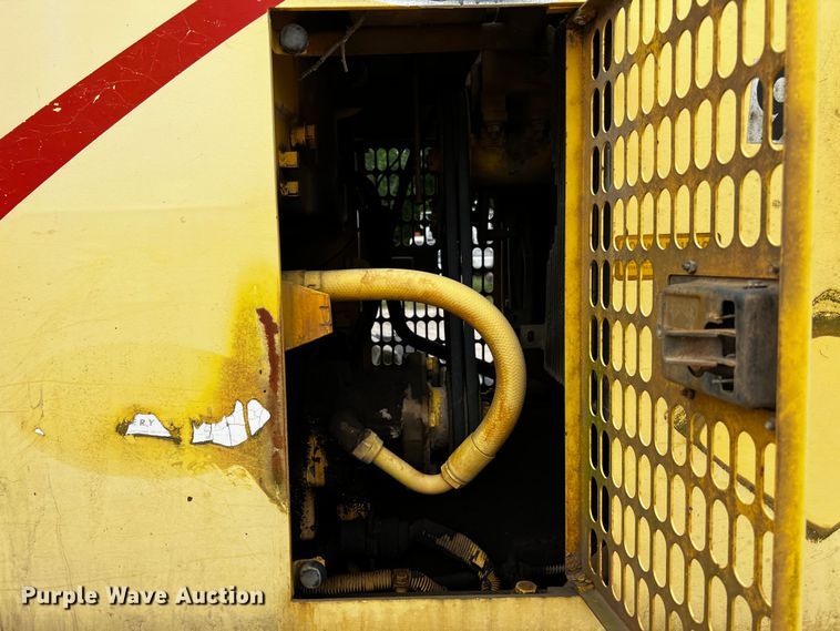 image for item DQ2037 2000 New Holland RG140  motor grader