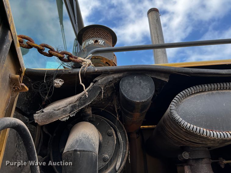 image for item DQ2037 2000 New Holland RG140  motor grader