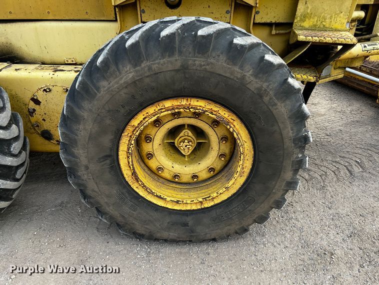 image for item DQ2037 2000 New Holland RG140  motor grader