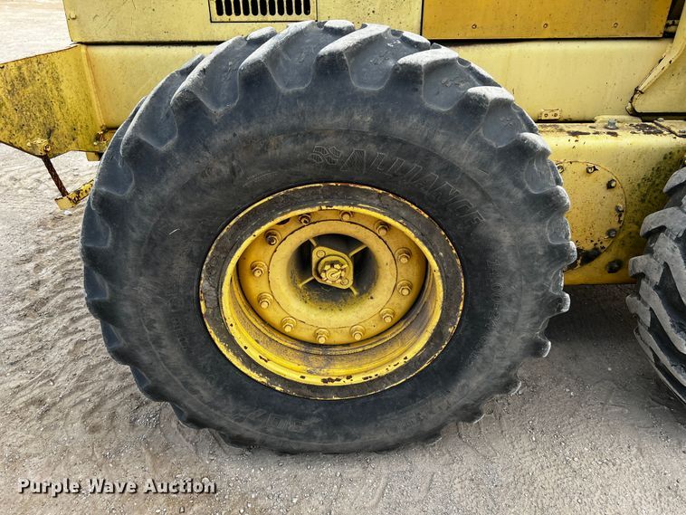 image for item DQ2037 2000 New Holland RG140  motor grader