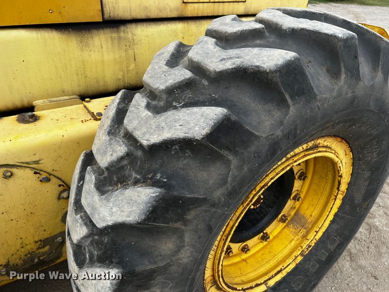 image for item DQ2037 2000 New Holland RG140  motor grader