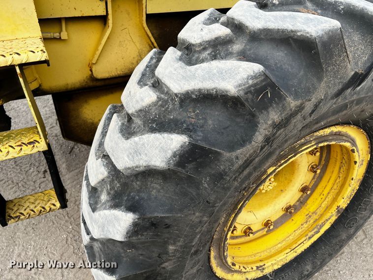 image for item DQ2037 2000 New Holland RG140  motor grader