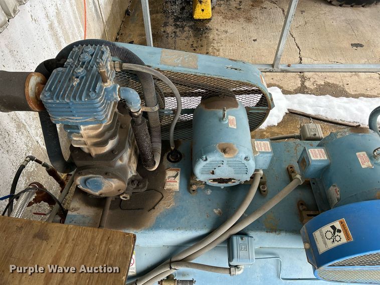 image for item DR4543 Quincy  air compressor