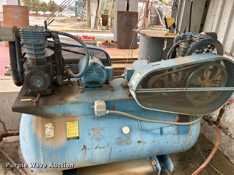 image for item DR4543 Quincy  air compressor