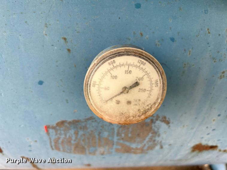 image for item DR4543 Quincy  air compressor