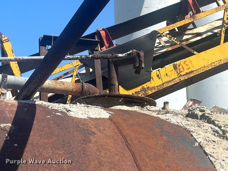 image for item DR4597 (2) asphalt storage tanks