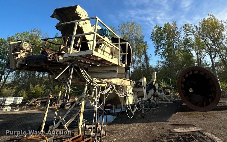 image for item DR5201 Cedarapids  asphalt drum mixer and frame