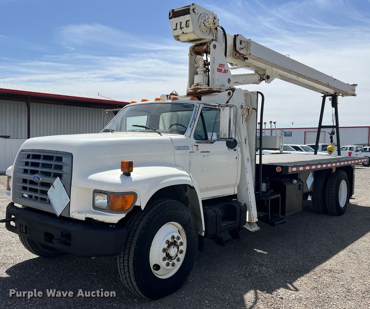 image for item DR5567 1995 Ford F800  crane truck