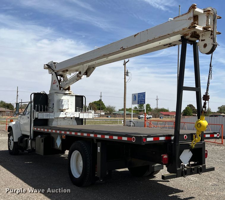 image for item DR5567 1995 Ford F800  crane truck