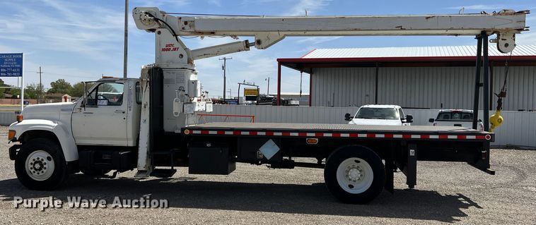 image for item DR5567 1995 Ford F800  crane truck