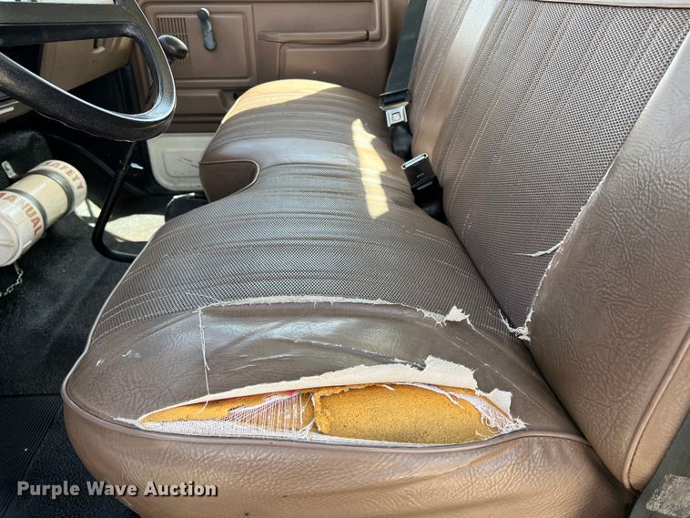 image for item DR5567 1995 Ford F800  crane truck