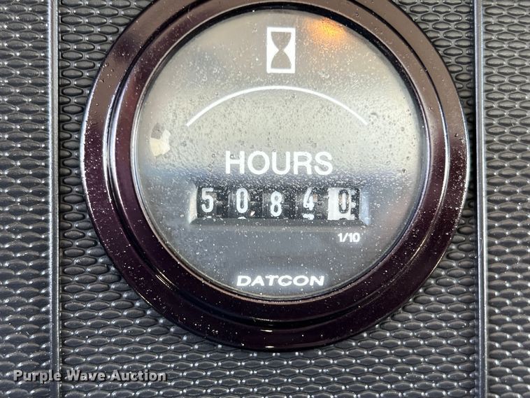 image for item DR5567 1995 Ford F800  crane truck