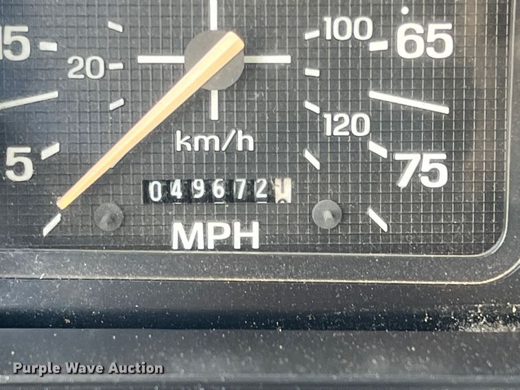 image for item DR5567 1995 Ford F800  crane truck