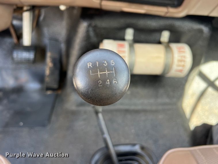 image for item DR5567 1995 Ford F800  crane truck