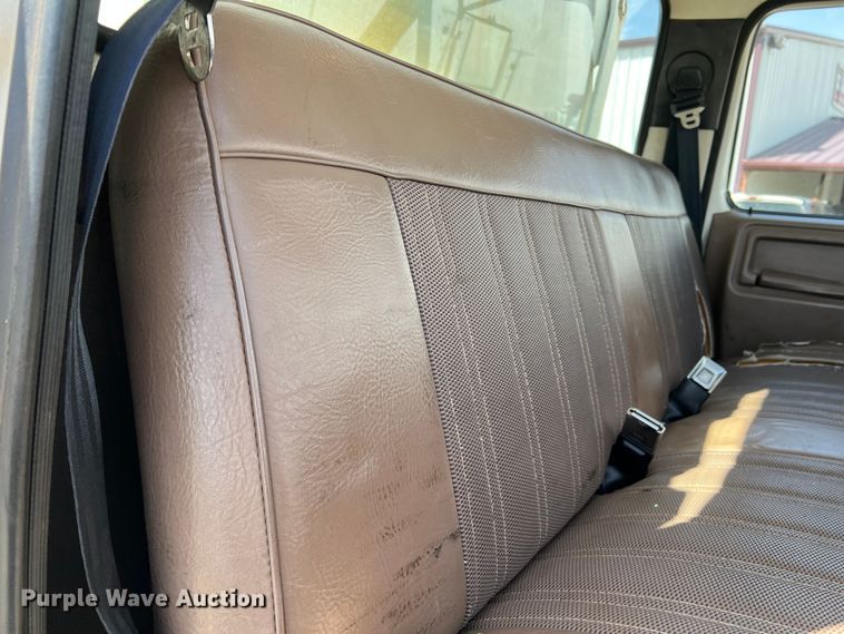 image for item DR5567 1995 Ford F800  crane truck