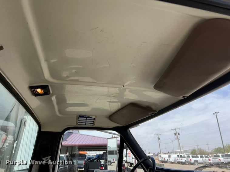 image for item DR5567 1995 Ford F800  crane truck