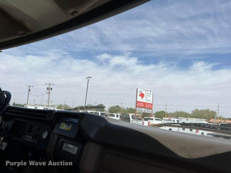 image for item DR5567 1995 Ford F800  crane truck