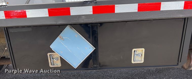 image for item DR5567 1995 Ford F800  crane truck