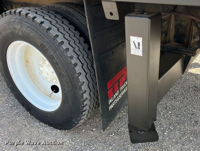 image for item DR5567 1995 Ford F800  crane truck