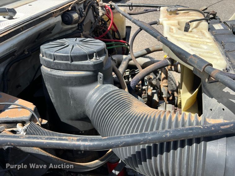 image for item DR5567 1995 Ford F800  crane truck