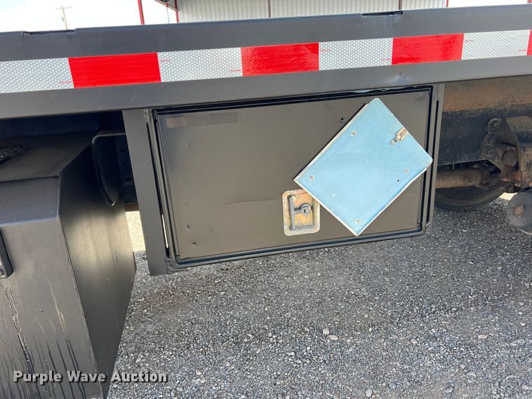 image for item DR5567 1995 Ford F800  crane truck