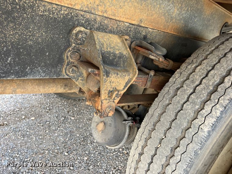 image for item DR5567 1995 Ford F800  crane truck