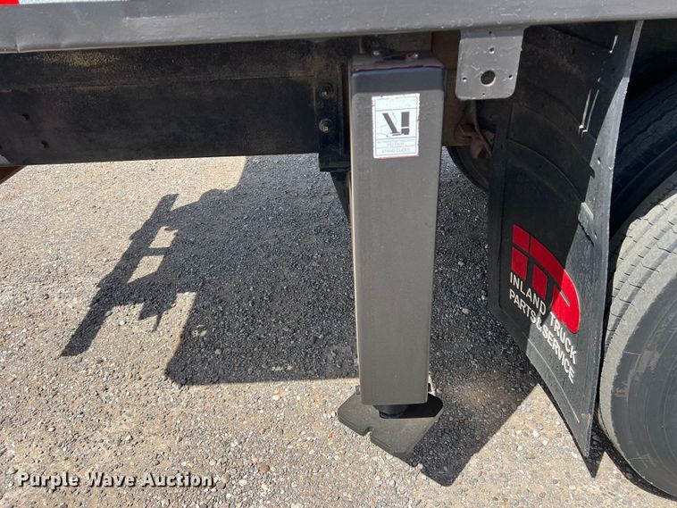 image for item DR5567 1995 Ford F800  crane truck