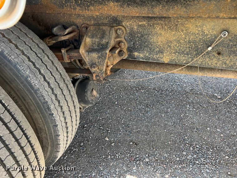 image for item DR5567 1995 Ford F800  crane truck