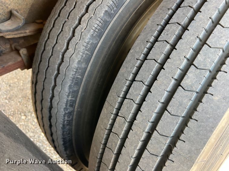 image for item DR5567 1995 Ford F800  crane truck