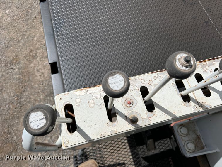 image for item DR5567 1995 Ford F800  crane truck