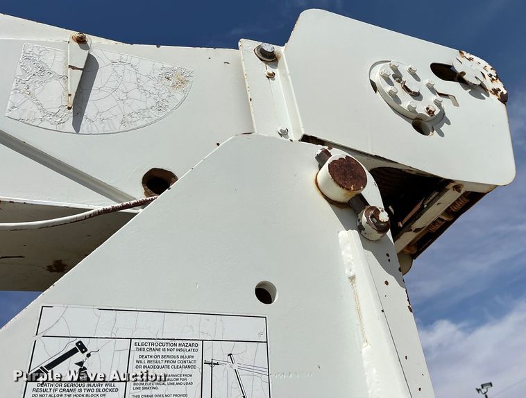 image for item DR5567 1995 Ford F800  crane truck