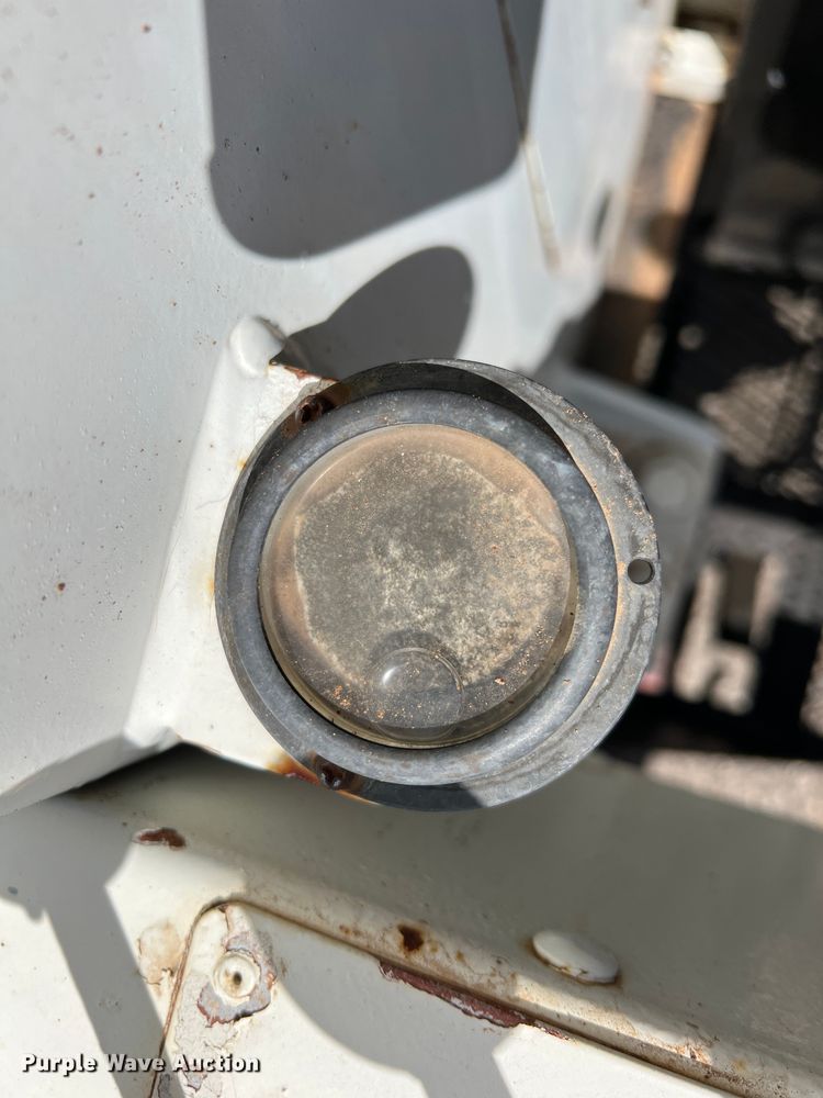 image for item DR5567 1995 Ford F800  crane truck