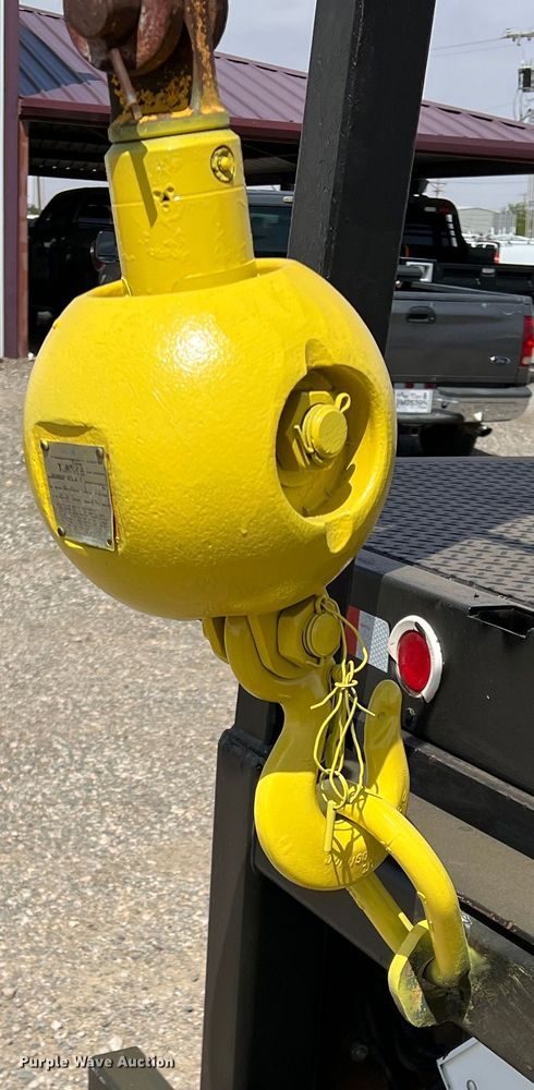 image for item DR5567 1995 Ford F800  crane truck