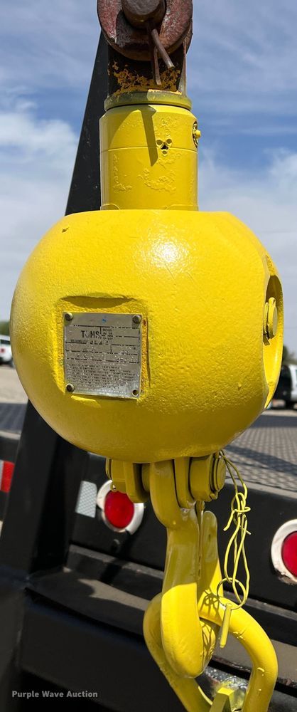 image for item DR5567 1995 Ford F800  crane truck