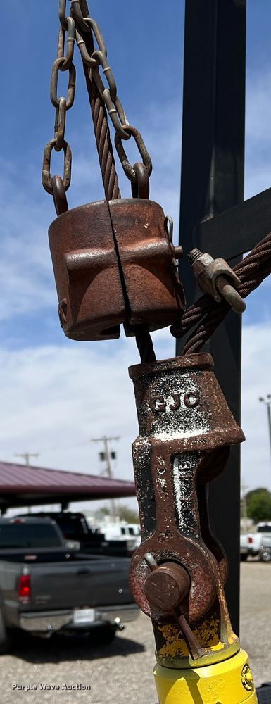 image for item DR5567 1995 Ford F800  crane truck