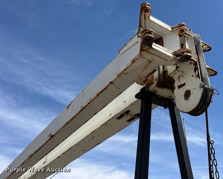 image for item DR5567 1995 Ford F800  crane truck