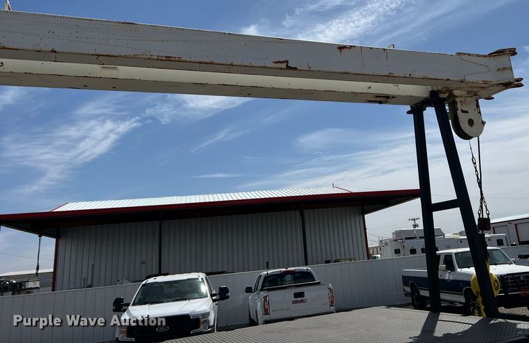 image for item DR5567 1995 Ford F800  crane truck