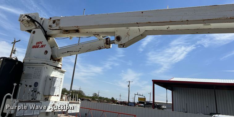 image for item DR5567 1995 Ford F800  crane truck