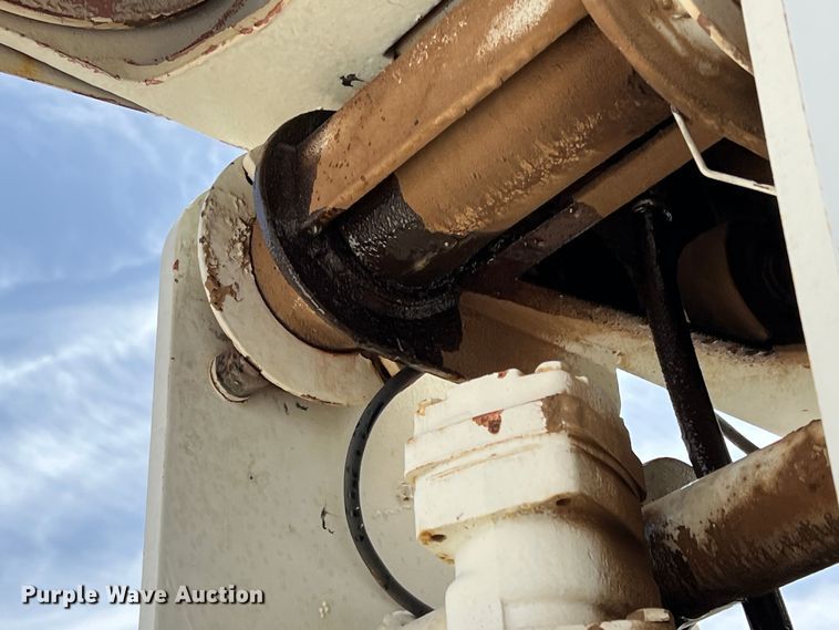 image for item DR5567 1995 Ford F800  crane truck