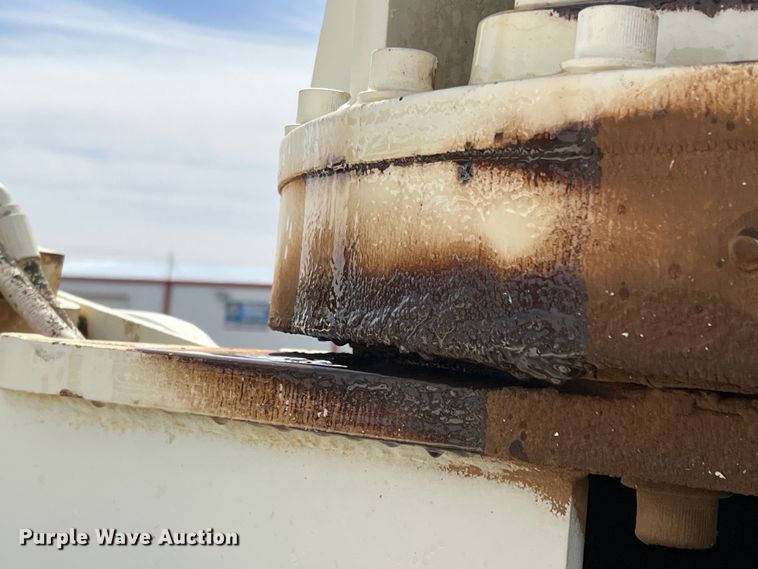 image for item DR5567 1995 Ford F800  crane truck