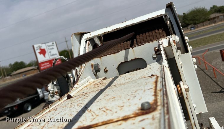 image for item DR5567 1995 Ford F800  crane truck