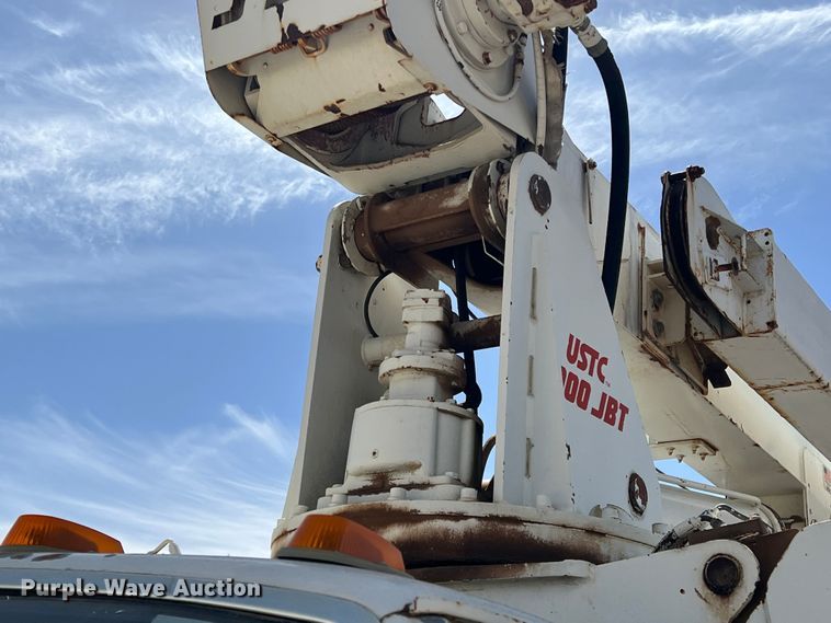 image for item DR5567 1995 Ford F800  crane truck