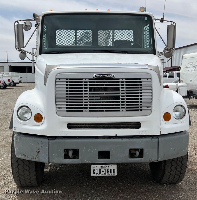 image for item DR5568 2004 Freightliner FL112  crane truck