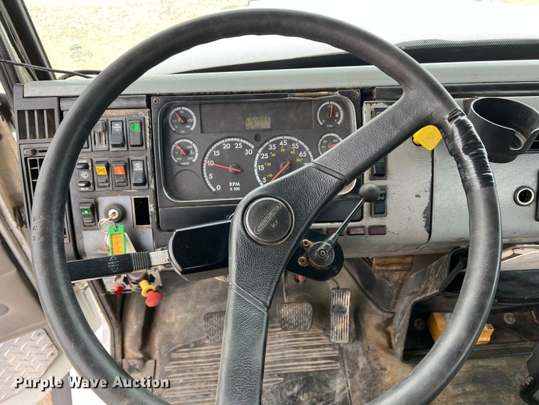 image for item DR5568 2004 Freightliner FL112  crane truck