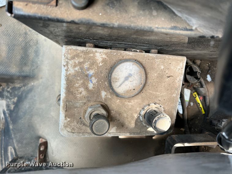 image for item DR5568 2004 Freightliner FL112  crane truck