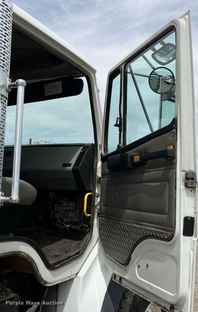 image for item DR5568 2004 Freightliner FL112  crane truck