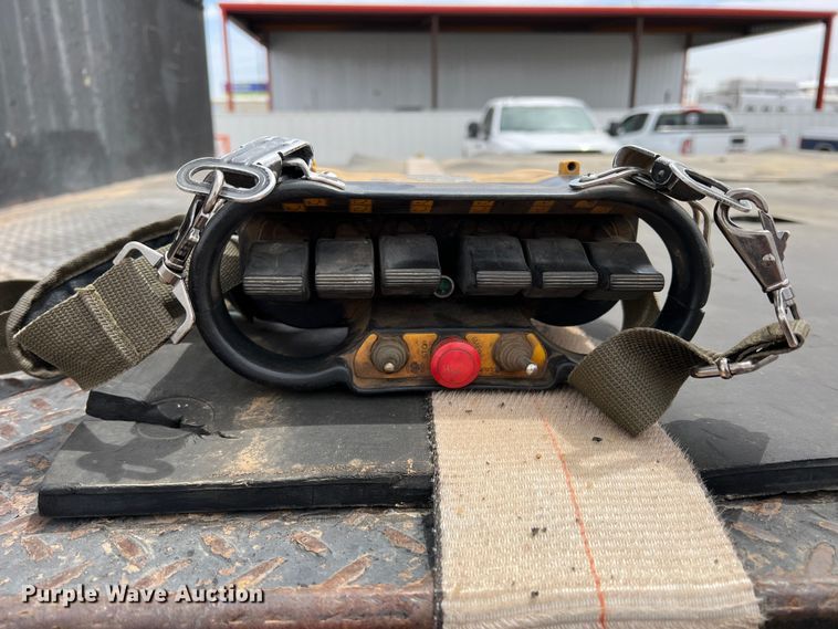 image for item DR5568 2004 Freightliner FL112  crane truck