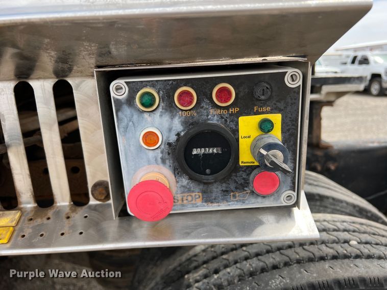 image for item DR5568 2004 Freightliner FL112  crane truck